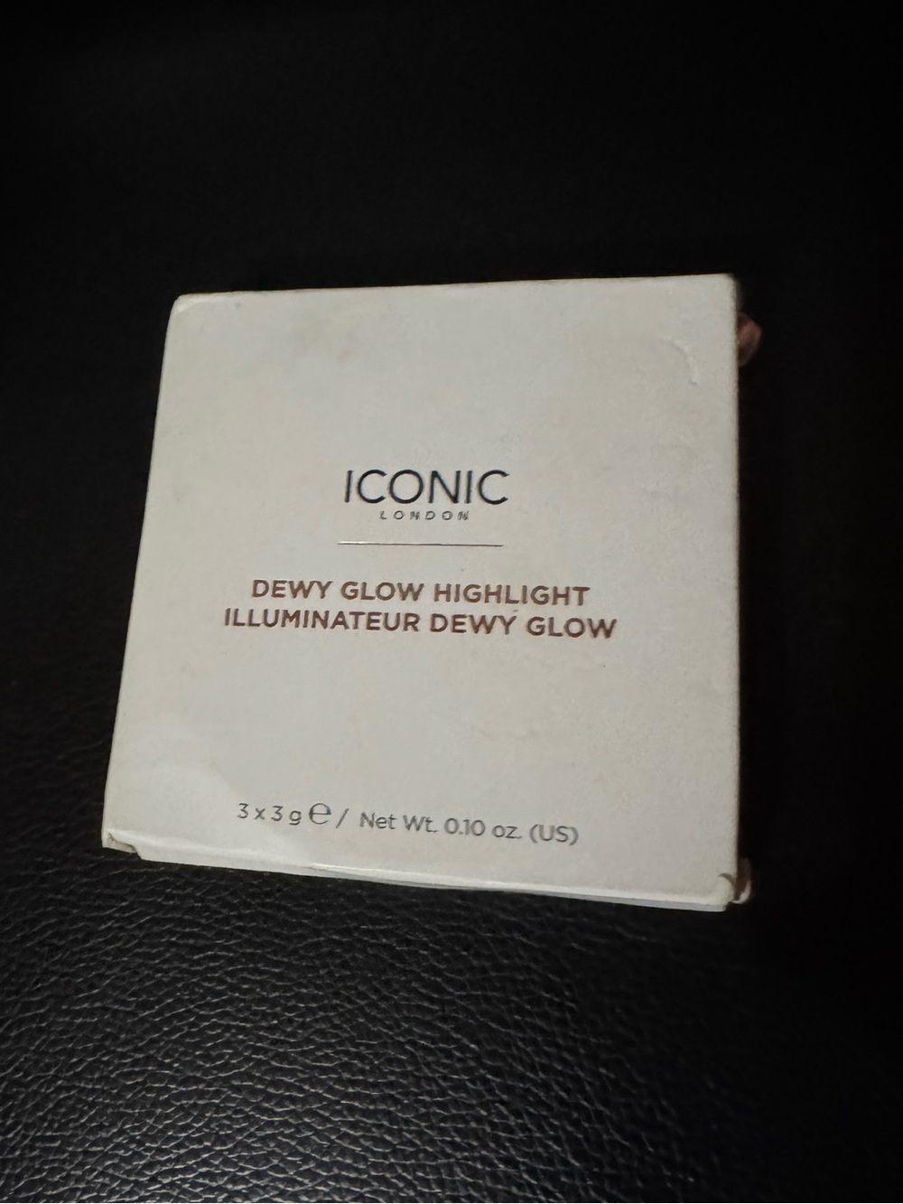 ICONIC London Dewy Glow Highlight - Cream White Compact Box